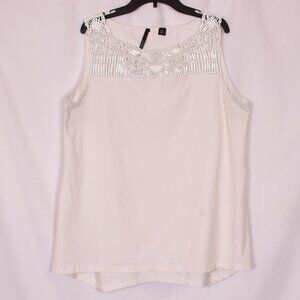 Skye's the Limit Women's Lace Neck Line Top Size Medium